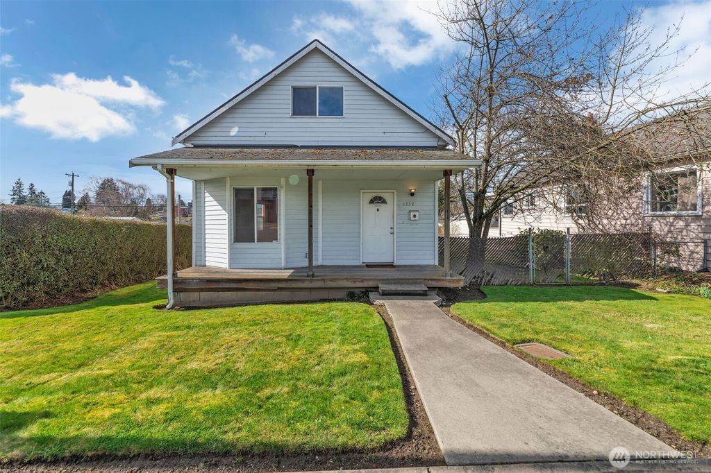 Photo of 1332 E Marine View Drive, Everett, WA 98201 (MLS # 2346558)