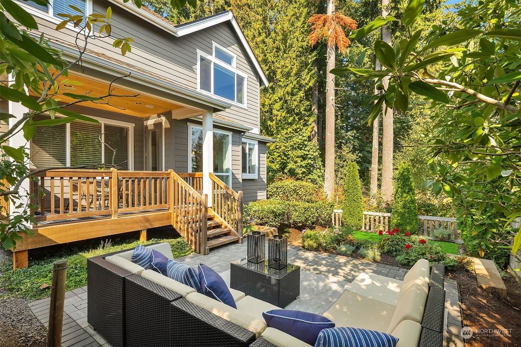 Photo of 17468 NE 123rd Way, Redmond, WA 98052 (MLS # 2026731)