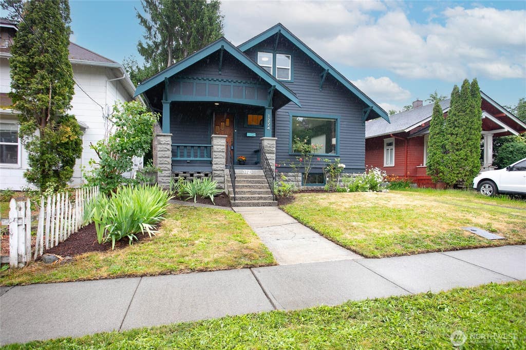 Photo of 1224 Grant ST, Bellingham, WA 98225 (MLS # 2548592)
