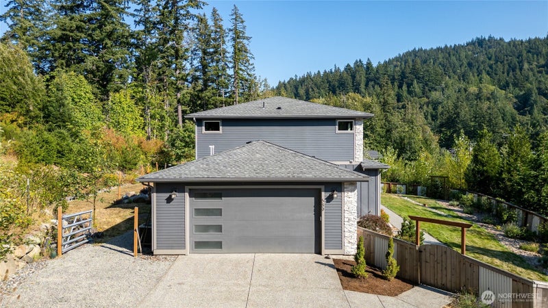 689 Chuckanut Drive N