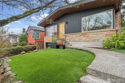 Photo of 5053 36th Avenue NE, Seattle, WA 98105 (MLS # 2480846)