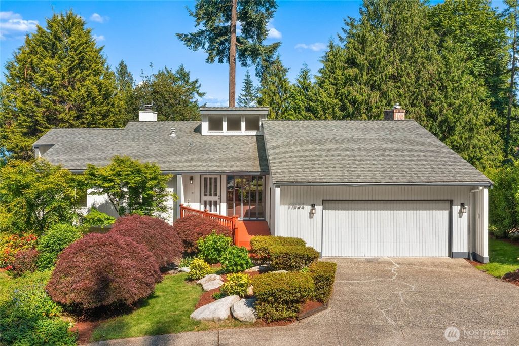 Photo of 17532 NE 31st Court, Redmond, WA 98052 (MLS # 2381473)