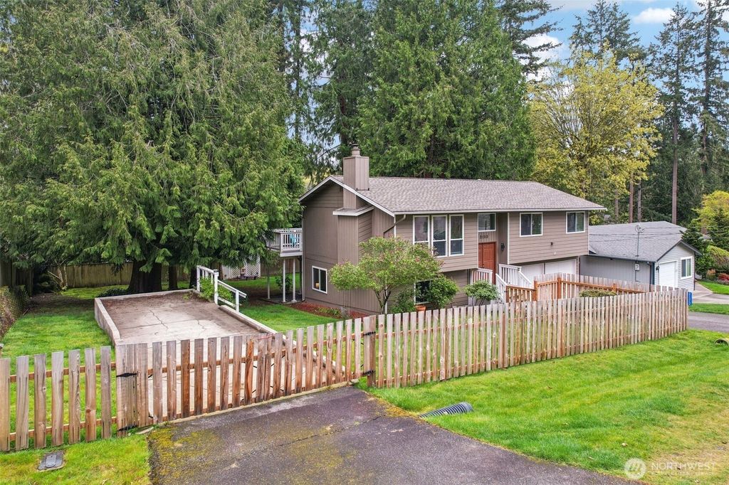 Photo of 21312 NE 60th Place, Redmond, WA 98053 (MLS # 2481600)