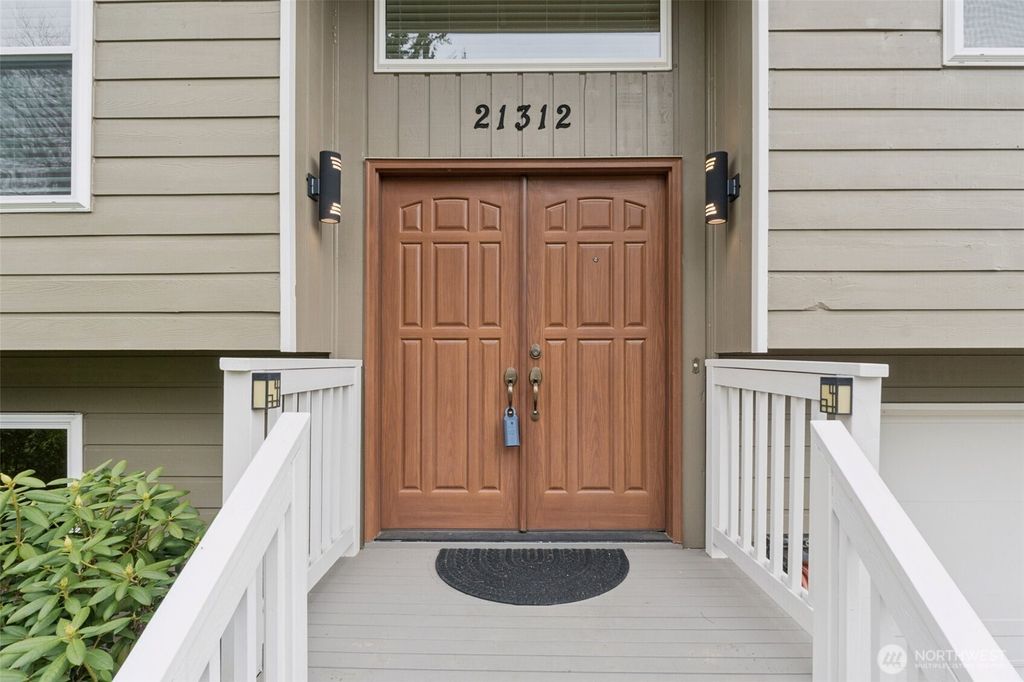 Photo of 21312 NE 60th Place, Redmond, WA 98053 (MLS # 2481600)