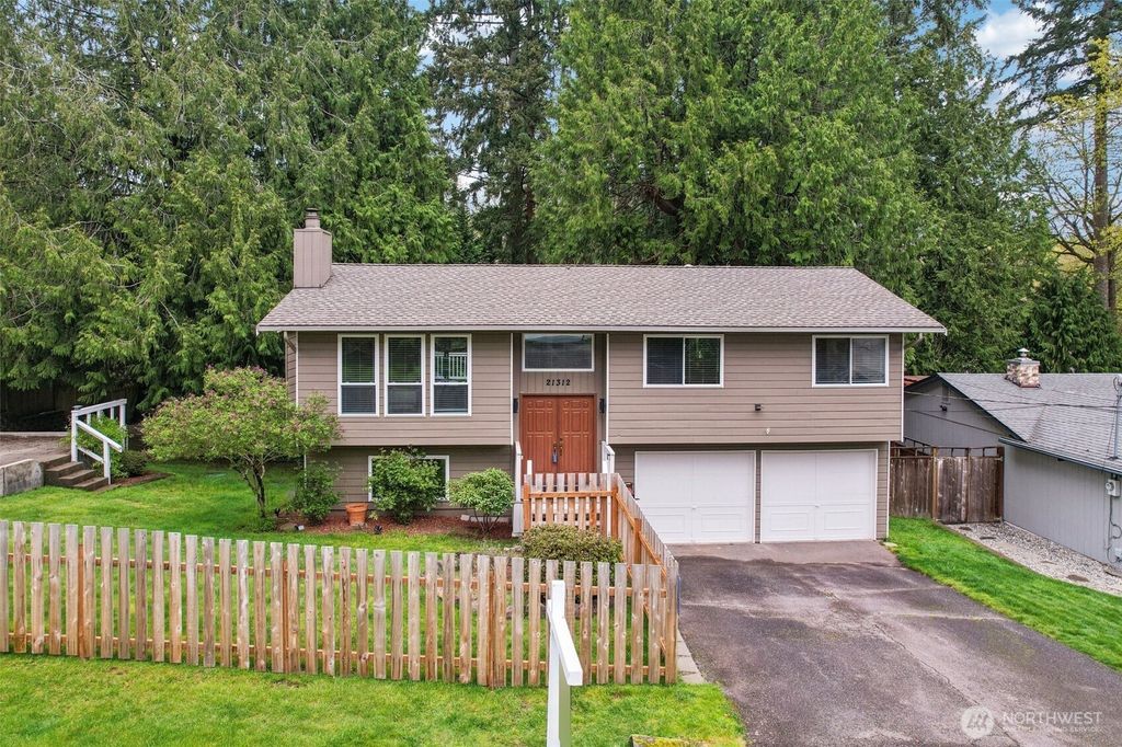 Photo of 21312 NE 60th Place, Redmond, WA 98053 (MLS # 2481600)