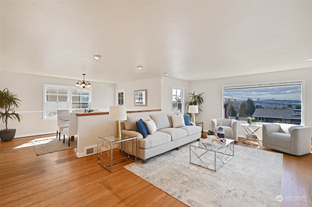 Photo of 5819 Oberlin Avenue NE, Seattle, WA 98105 (MLS # 2053362)