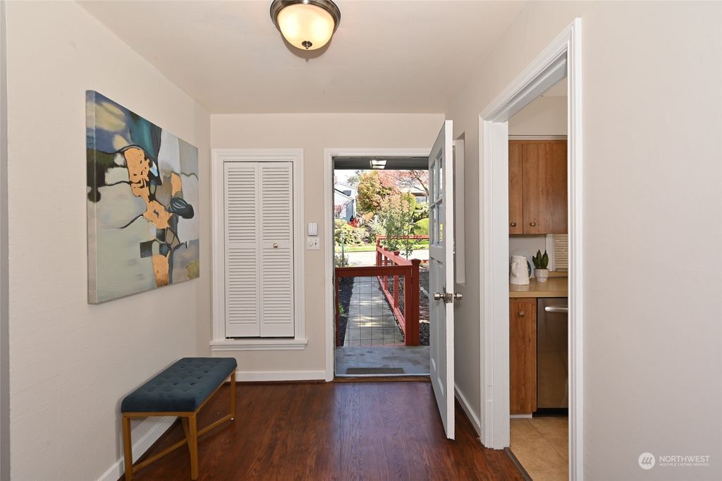 Photo of 5819 Oberlin Avenue NE, Seattle, WA 98105 (MLS # 2053362)