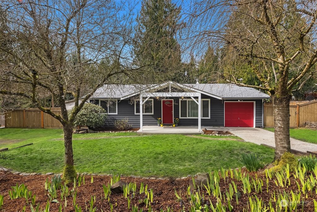 Photo of 907 211th Avenue NE, Sammamish, WA 98074 (MLS # 2205086)