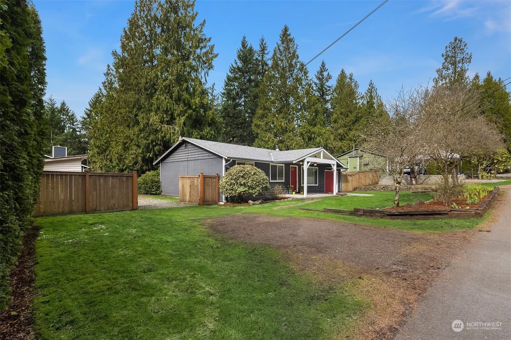 Photo of 907 211th Avenue NE, Sammamish, WA 98074 (MLS # 2205086)