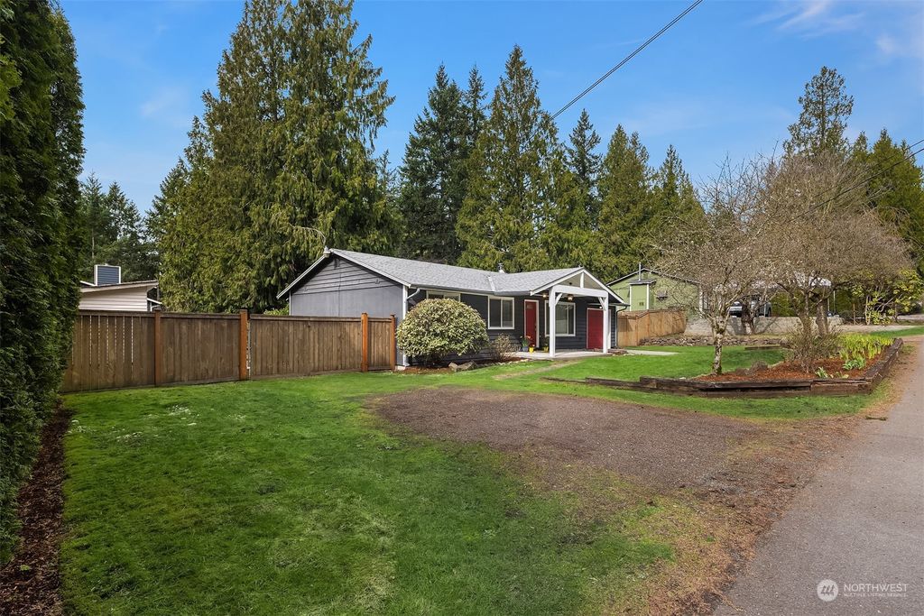 Photo of 907 211th Avenue NE, Sammamish, WA 98074 (MLS # 2205086)