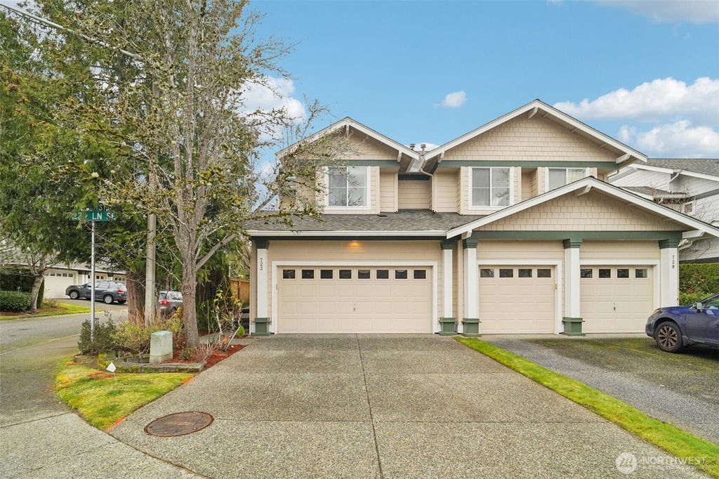 Photo of 722 239th Lane SE, Sammamish, WA 98074 (MLS # 2485087)