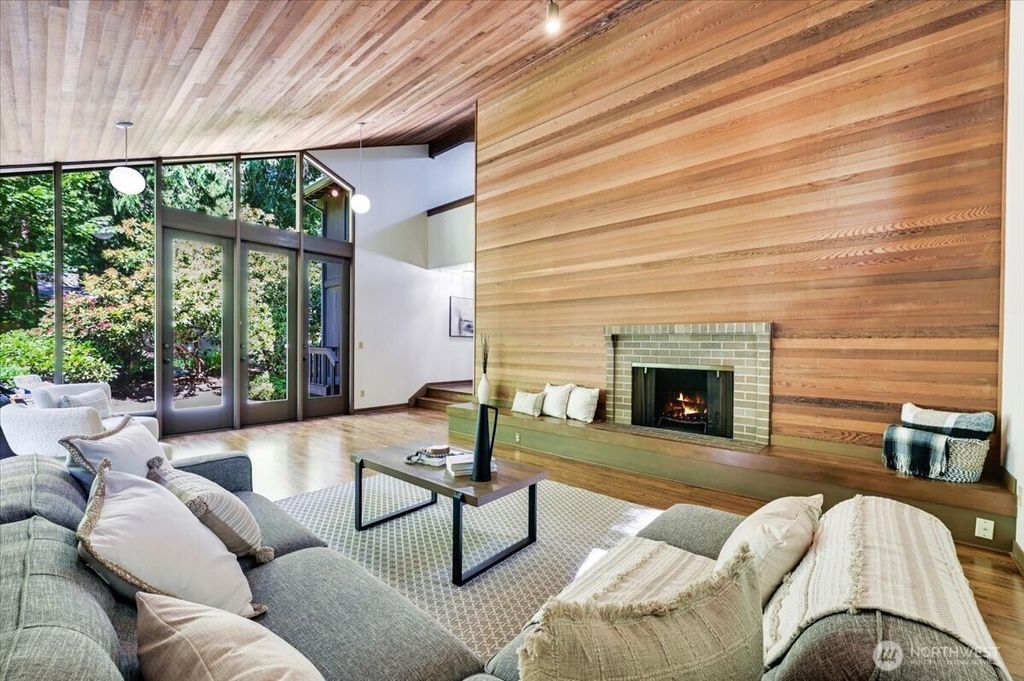 Photo of 18213 Ballinger Way NE, Lake Forest Park, WA 98155 (MLS # 2388492)