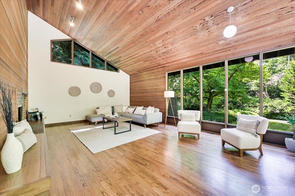 Photo of 18213 Ballinger Way NE, Lake Forest Park, WA 98155 (MLS # 2388492)