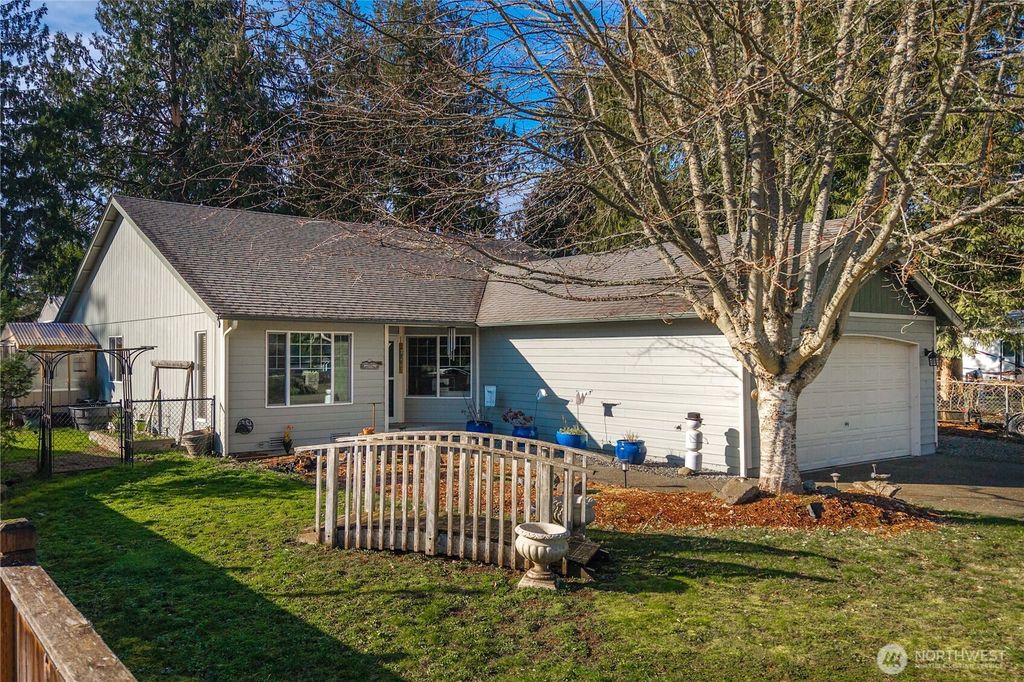 Photo of 5339 S Island Drive E, Bonney Lake, WA 98391 (MLS # 2479566)