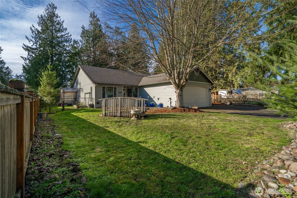 Photo of 5339 S Island Drive E, Bonney Lake, WA 98391 (MLS # 2479566)