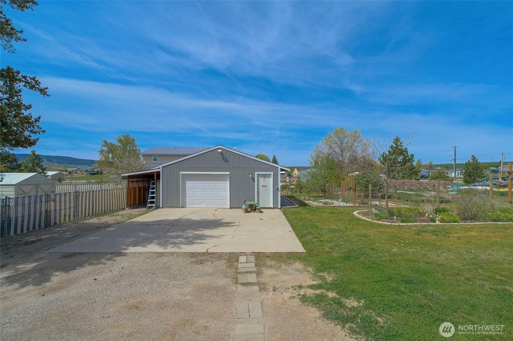 Photo of 316 S Columbia Avenue AVE, Waterville, WA 98858 (MLS # 2514613)