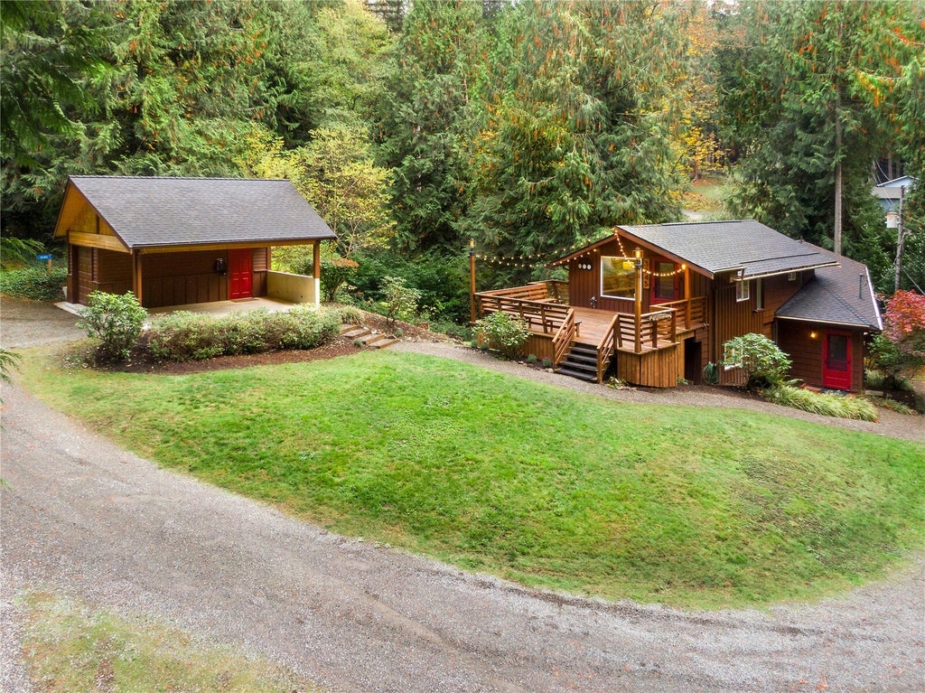 Photo of 3245 E Ames Lake Drive NE, Redmond, WA 98053 (MLS # 2598818)