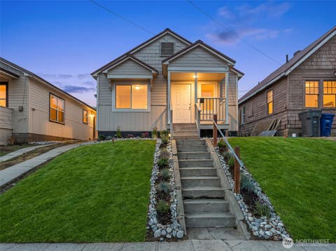 Photo of 502 Methow Street, Wenatchee, WA 98801 (MLS # 2571910)