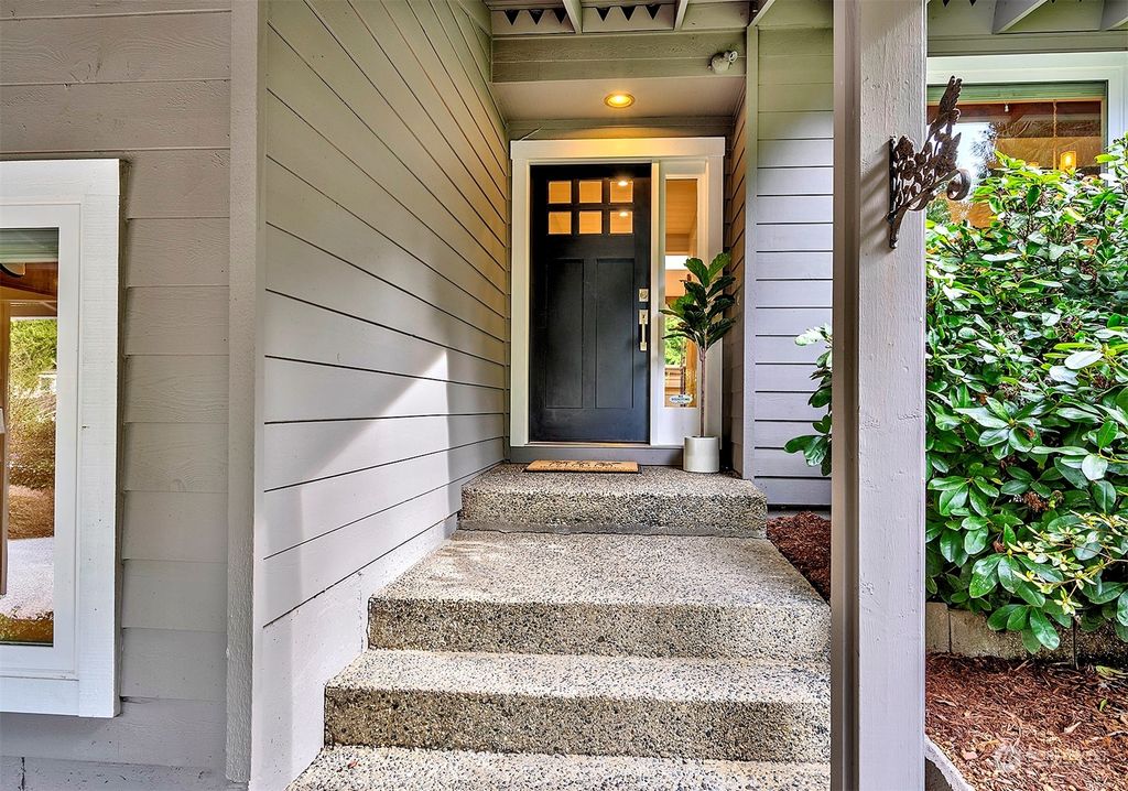 Photo of 13850 173rd Avenue NE, Redmond, WA 98052 (MLS # 2050066)
