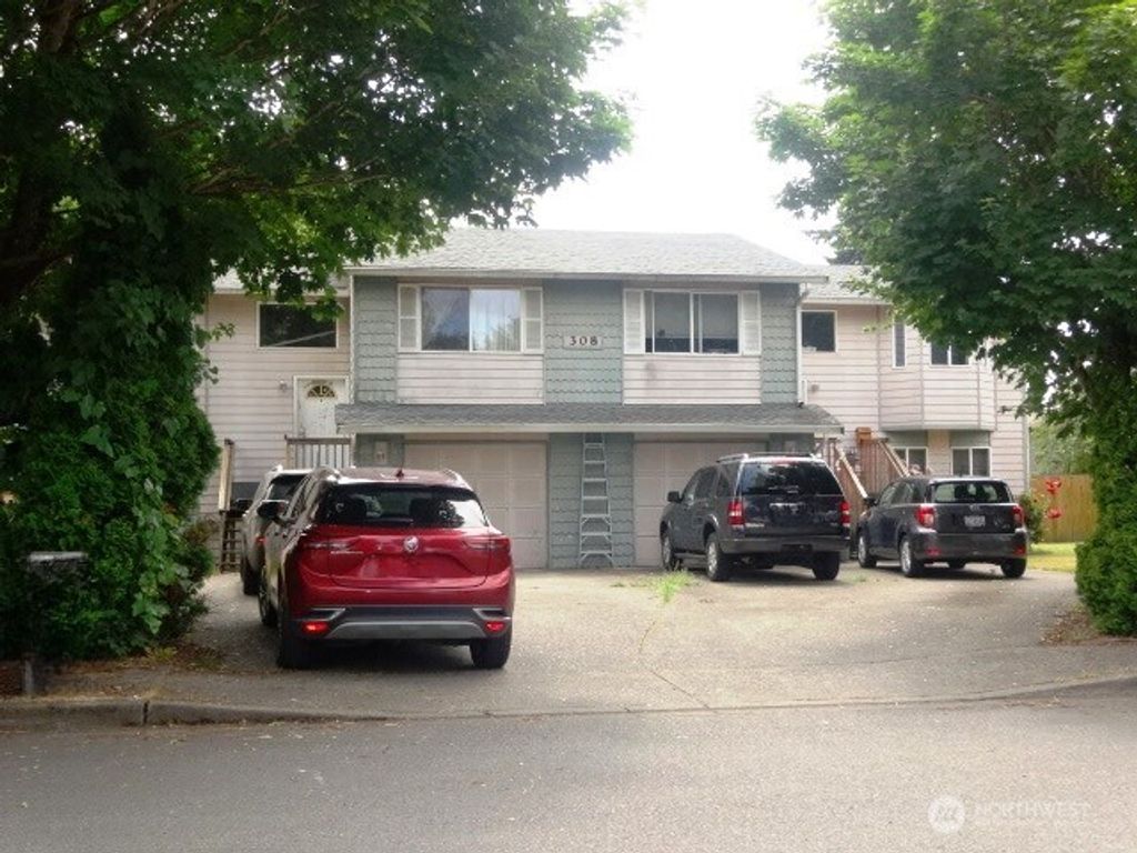 Photo of 308 35th Street SE St, Auburn, WA 98002 (MLS # 2393569)