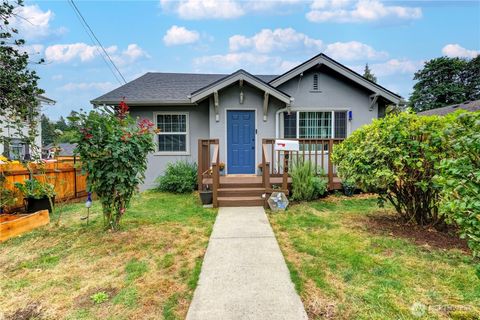 Photo of 618 N 1st Avenue, Kelso, WA 98626 (MLS # 2433253)