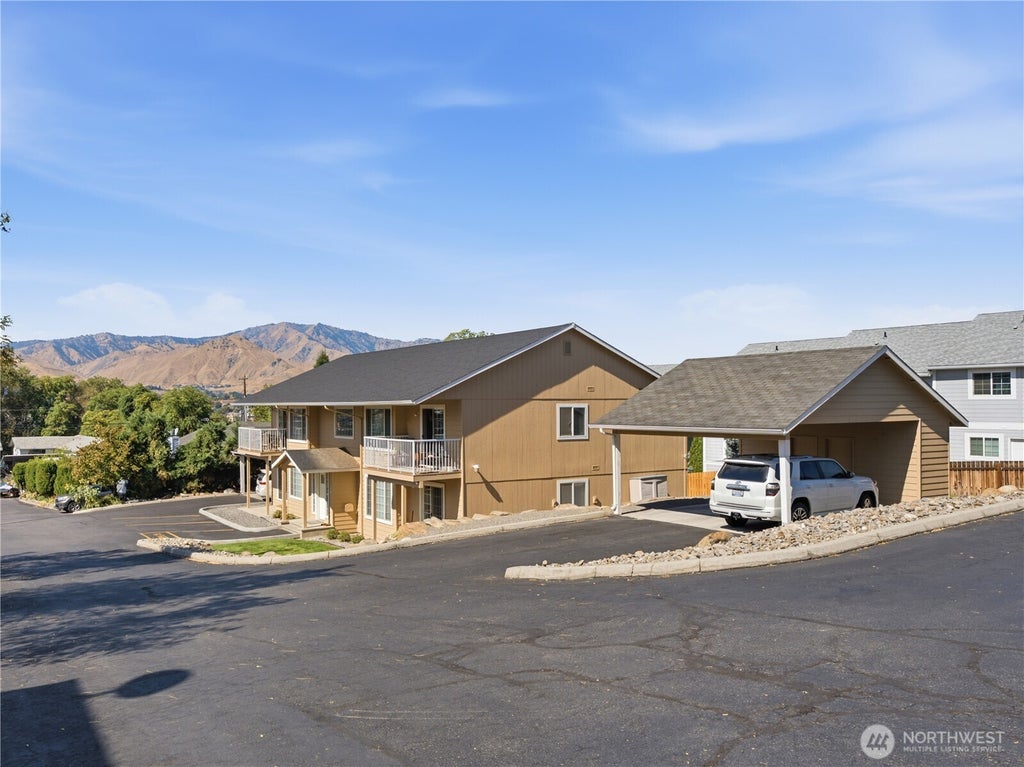 Photo of 1011 D N Baker Avenue #D, East Wenatchee, WA 98802 (MLS # 2576754)