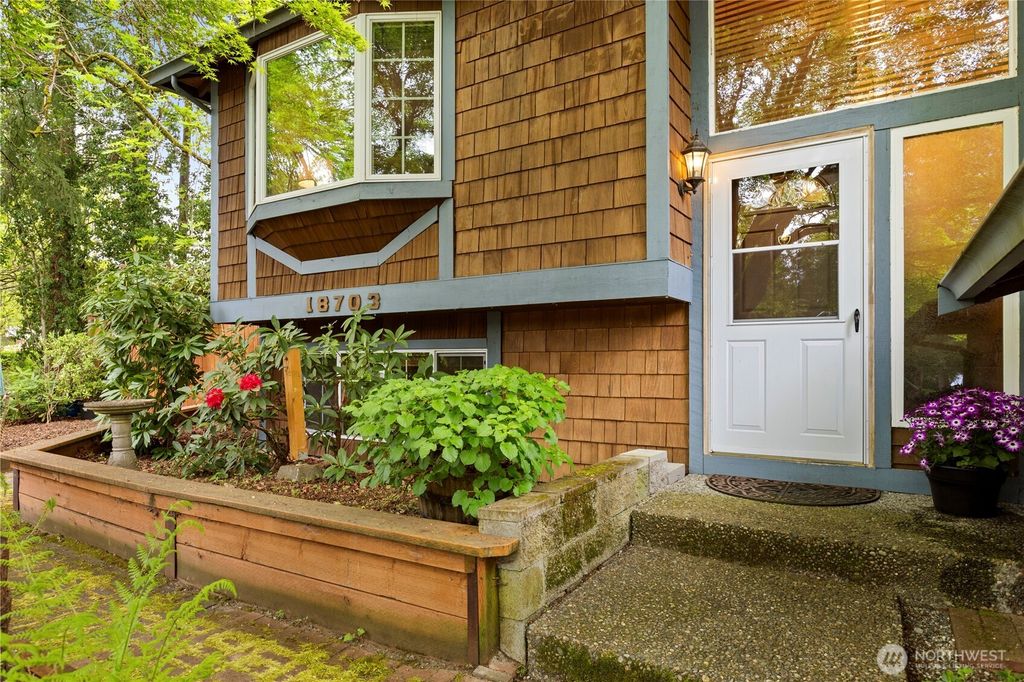 Photo of 18703 132nd Place SE, Renton, WA 98058 (MLS # 2366230)
