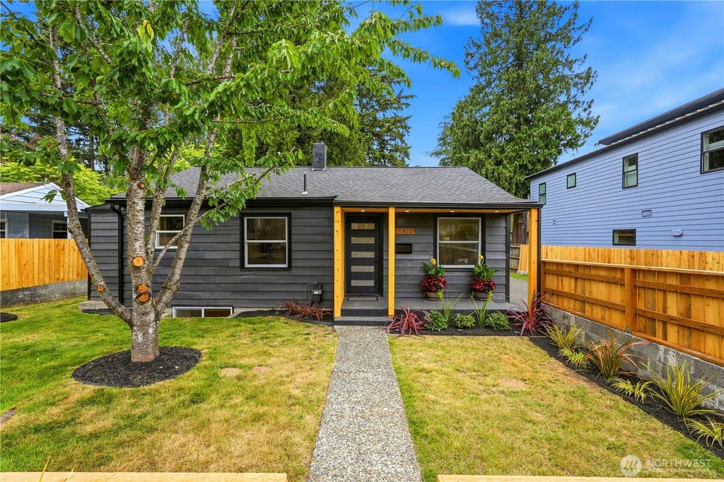 Photo of 15822 26th Avenue NE, Shoreline, WA 98155 (MLS # 2534316)