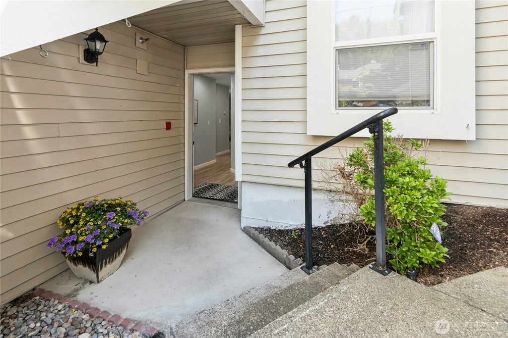Photo of 2300 Jefferson Avenue NE #E121, Renton, WA 98056 (MLS # 2552126)