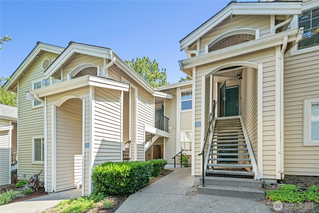 Photo of 2300 Jefferson Avenue NE #E121, Renton, WA 98056 (MLS # 2552126)
