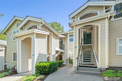 Photo of 2300 Jefferson Avenue NE #E121, Renton, WA 98056 (MLS # 2552126)