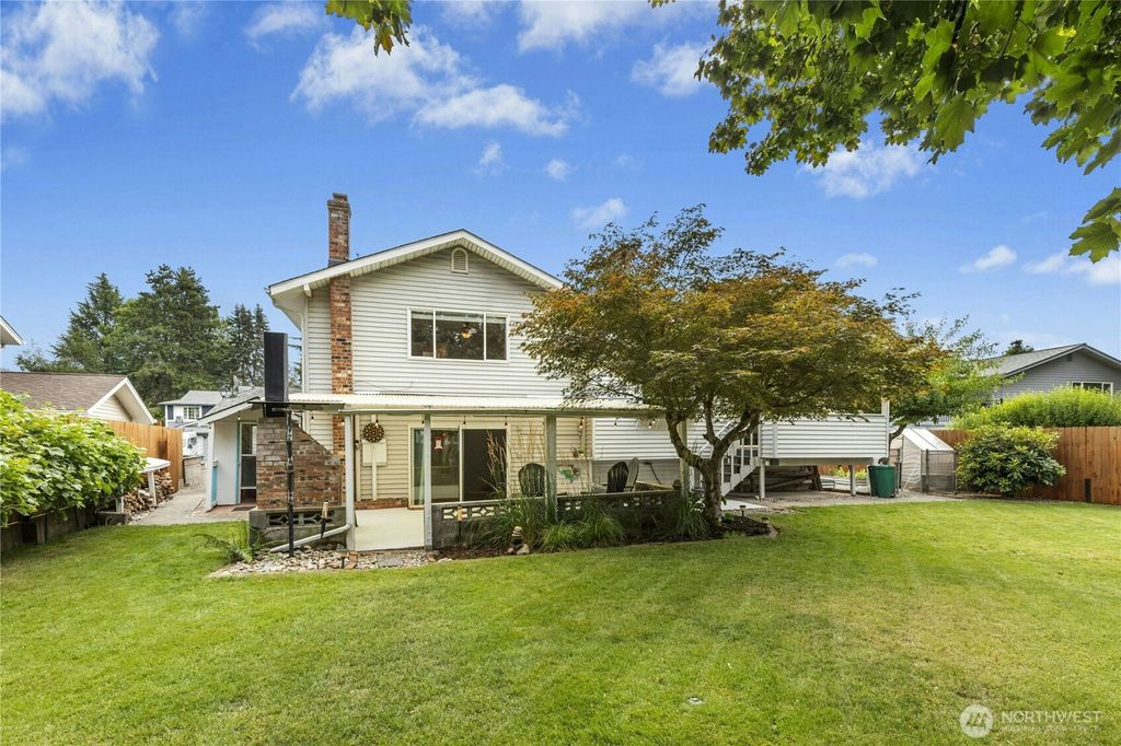 Photo of 2221 Vashon Avenue NE, Renton, WA 98059 (MLS # 2414824)