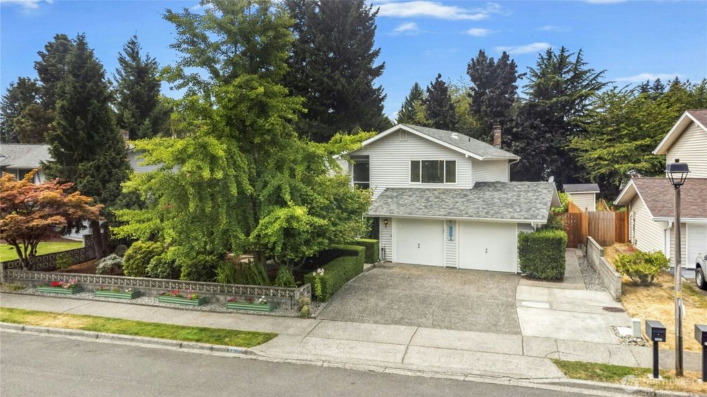 Photo of 2221 Vashon Avenue NE, Renton, WA 98059 (MLS # 2414824)