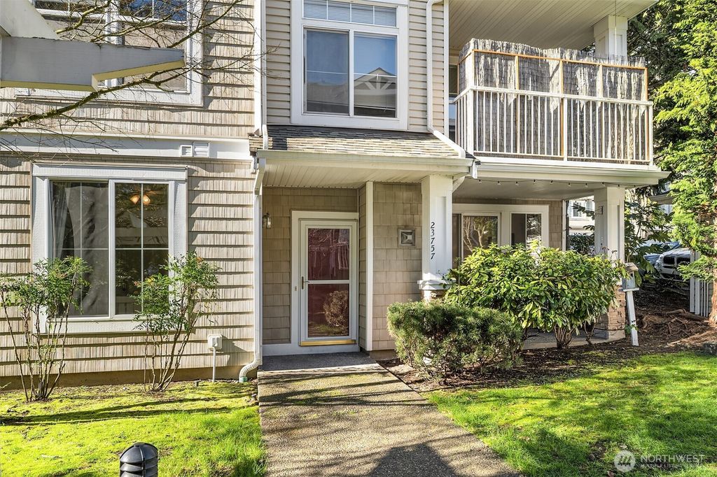 Photo of 23757 SE 52nd Lane #13-1, Issaquah, WA 98029 (MLS # 2483783)