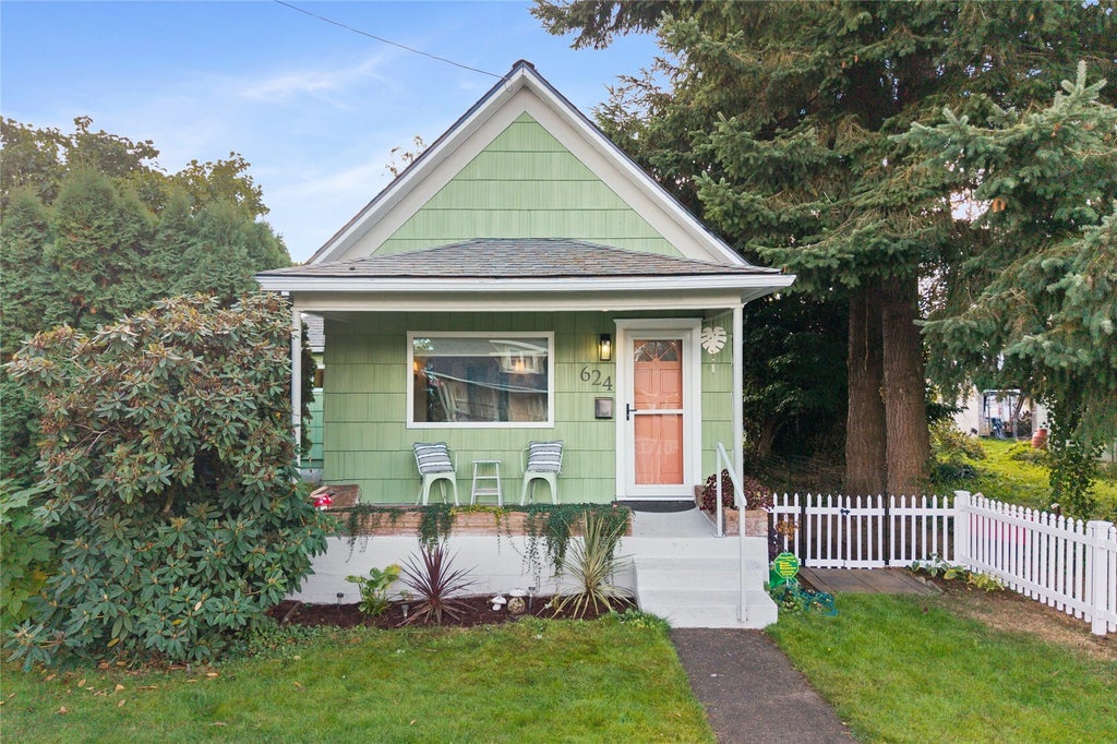 Photo of 624 Elizabeth Street, Sumner, WA 98390 (MLS # 2597721)