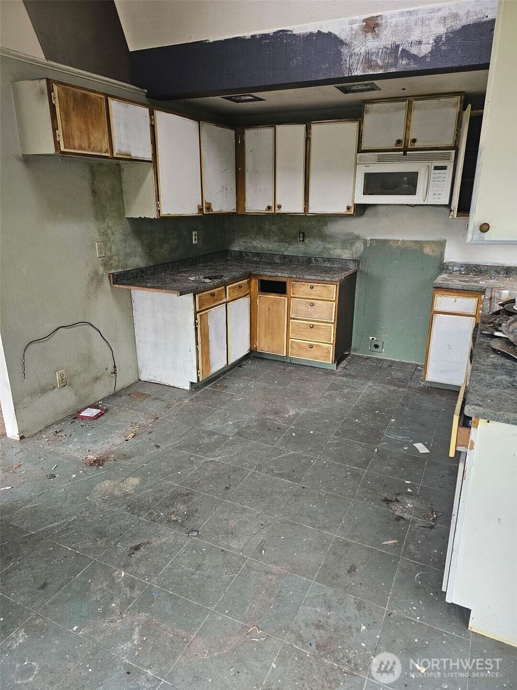 listing image 9366691655728667597