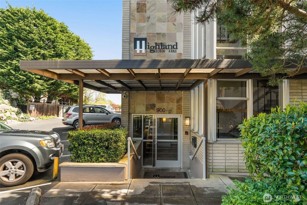 Photo of 900 Warren Avenue N #302, Seattle, WA 98109 (MLS # 2509215)