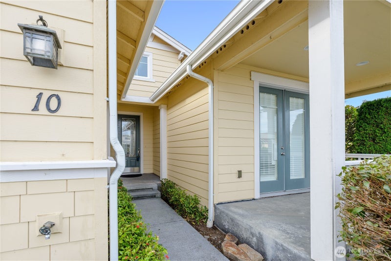 10 E Lobelia Drive