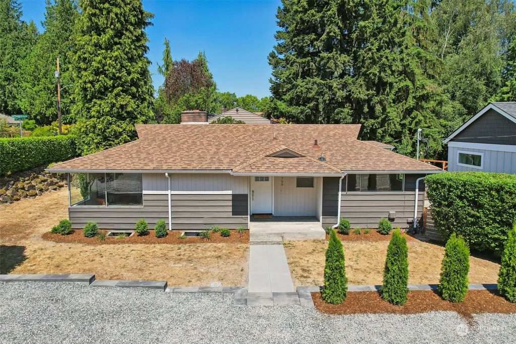 Photo of 1700 NE 124th Street, Seattle, WA 98125 (MLS # 2236141)