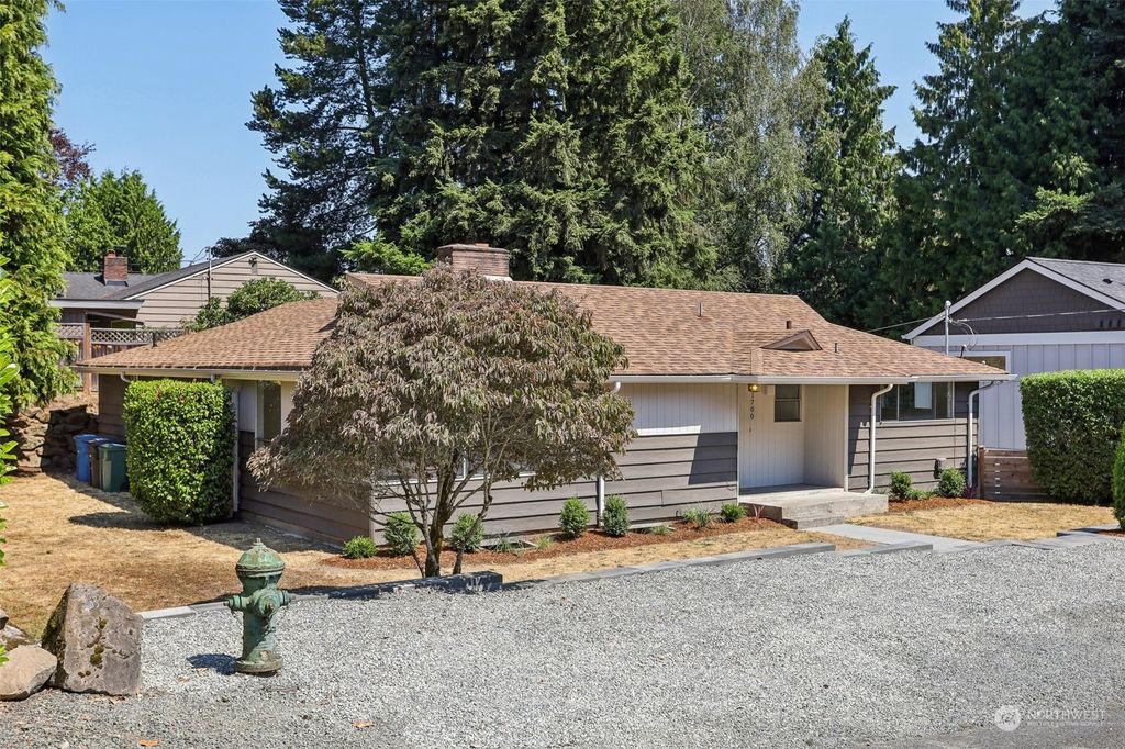 Photo of 1700 NE 124th Street, Seattle, WA 98125 (MLS # 2236141)
