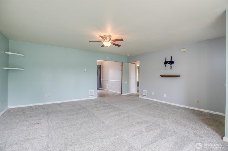 362 Lake Bay Loop SE