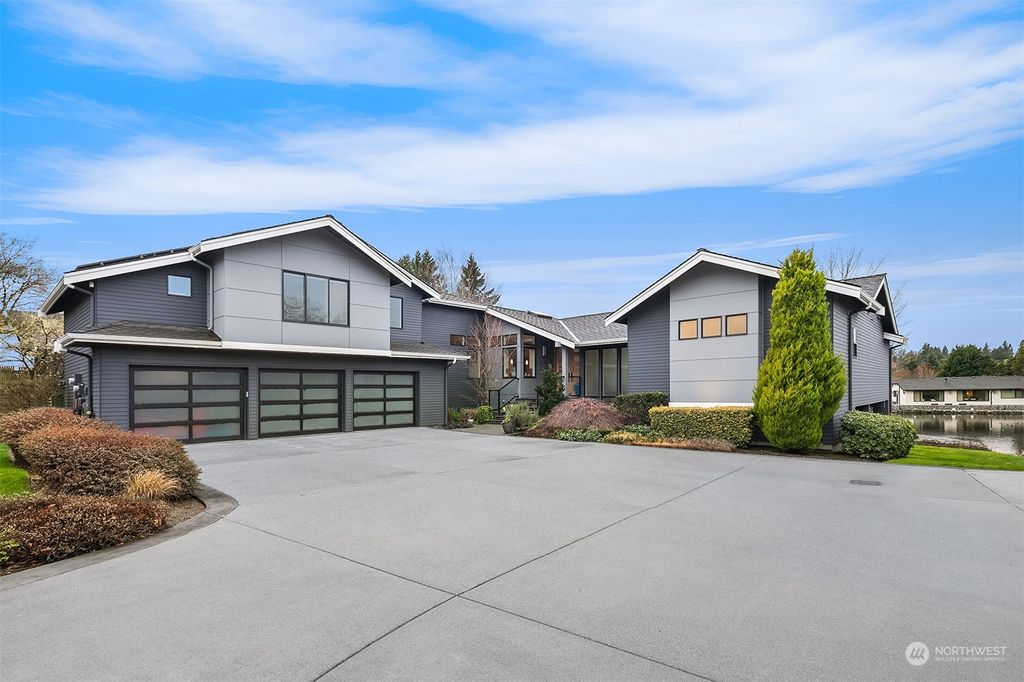 Photo of 1407 86th Avenue NE, Clyde Hill, WA 98004 (MLS # 2197492)