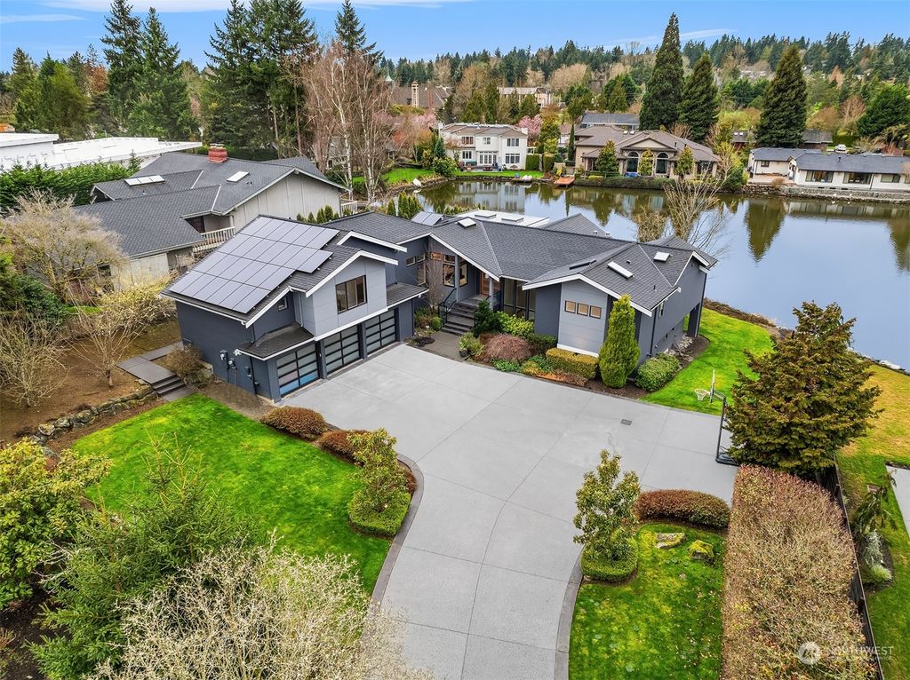 Photo of 1407 86th Avenue NE, Clyde Hill, WA 98004 (MLS # 2197492)