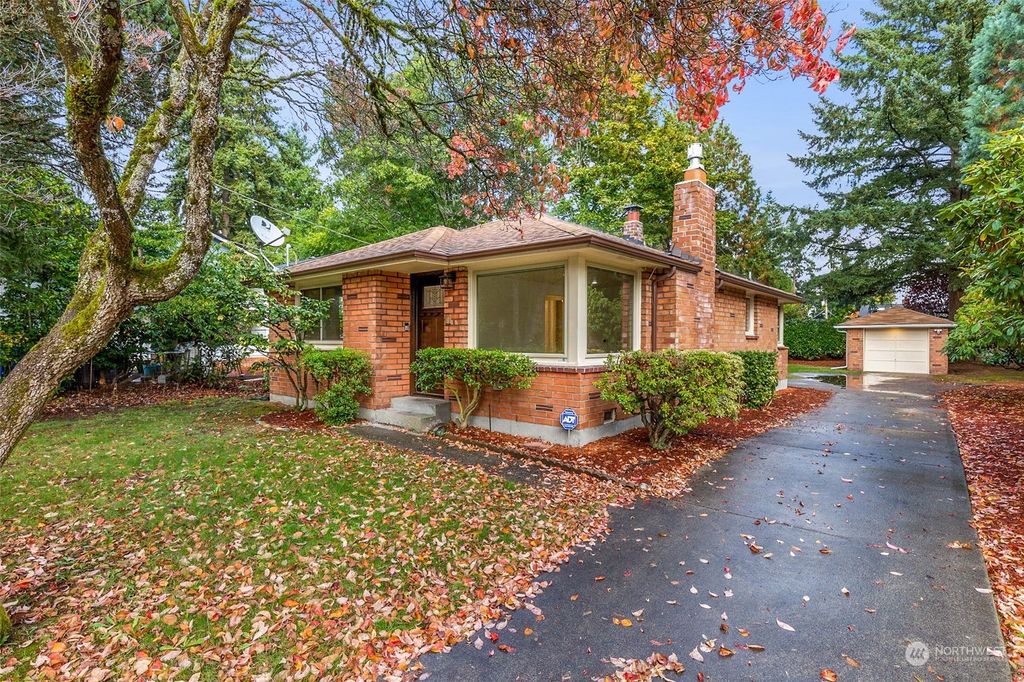 Photo of 11516 19th Avenue NE, Seattle, WA 98125 (MLS # 2170927)