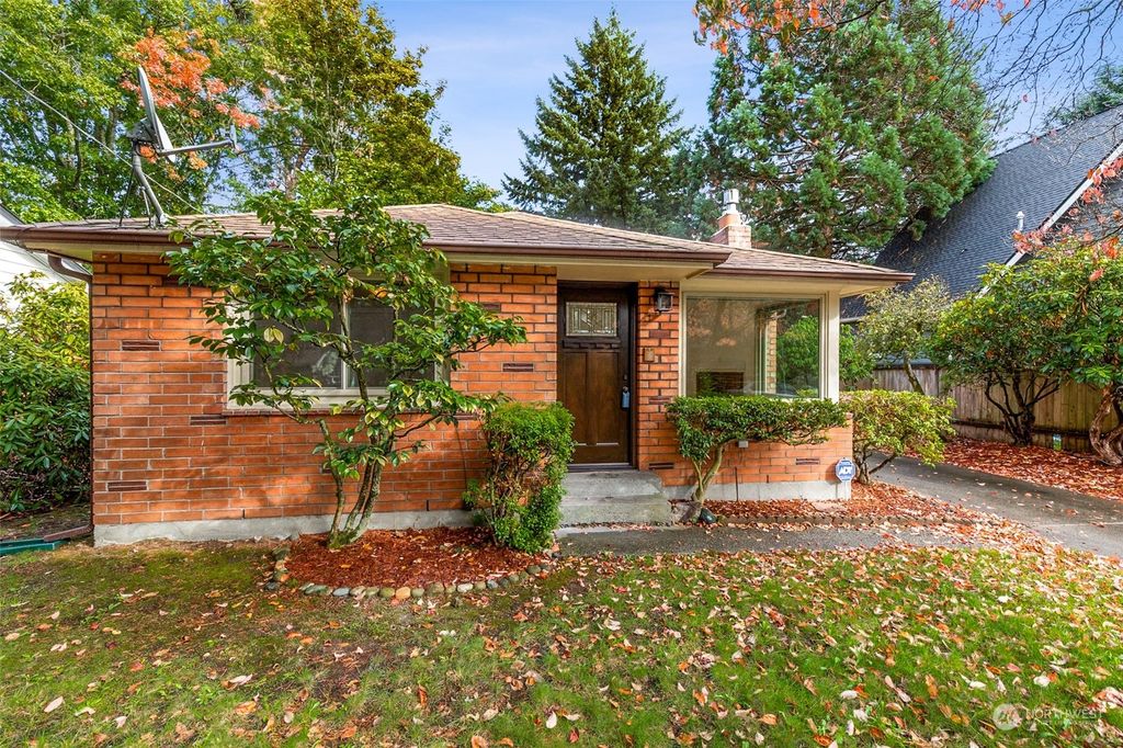 Photo of 11516 19th Avenue NE, Seattle, WA 98125 (MLS # 2170927)
