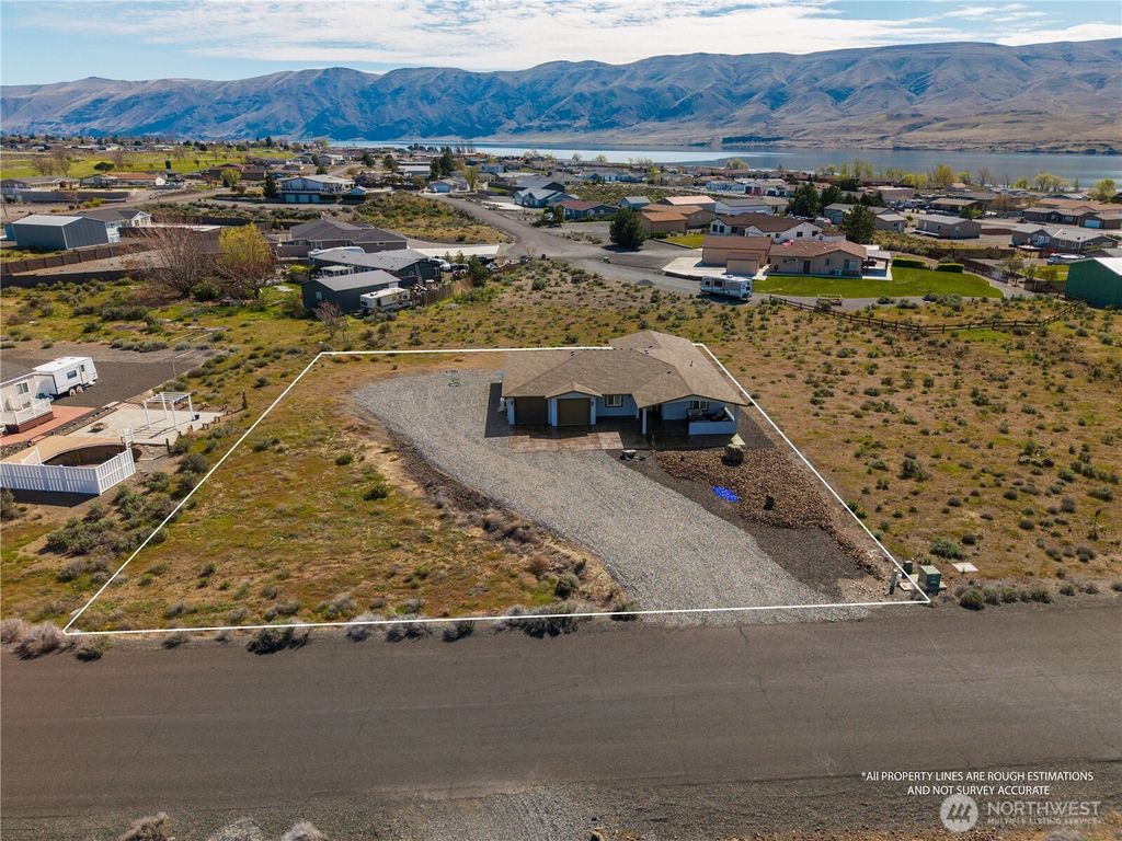 Photo of 713 SW Sunset Boulevard, Mattawa, WA 99349 (MLS # 2500159)