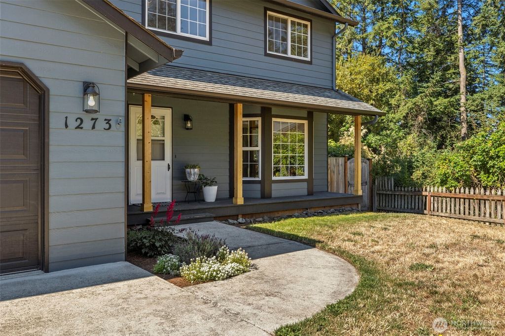 Photo of 1273 NE Riksen Way, Oak Harbor, WA 98277 (MLS # 2551514)