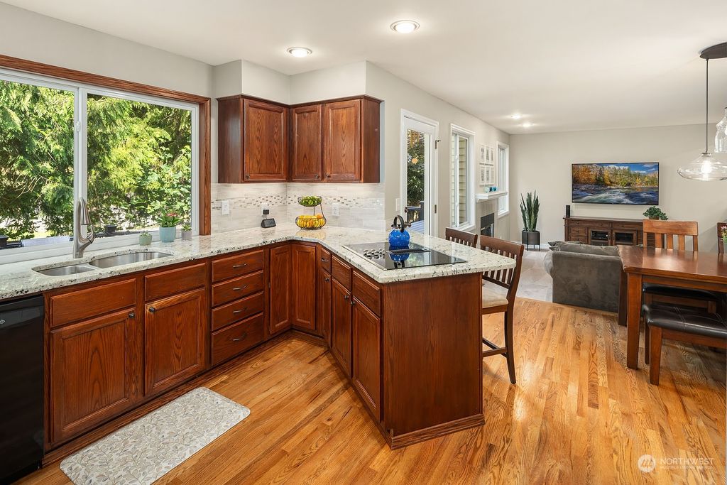 Photo of 1924 235th Court NE, Sammamish, WA 98074 (MLS # 2265847)