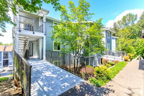 Photo of 2431 S 248th Street #C21, Kent, WA 98032 (MLS # 2525507)