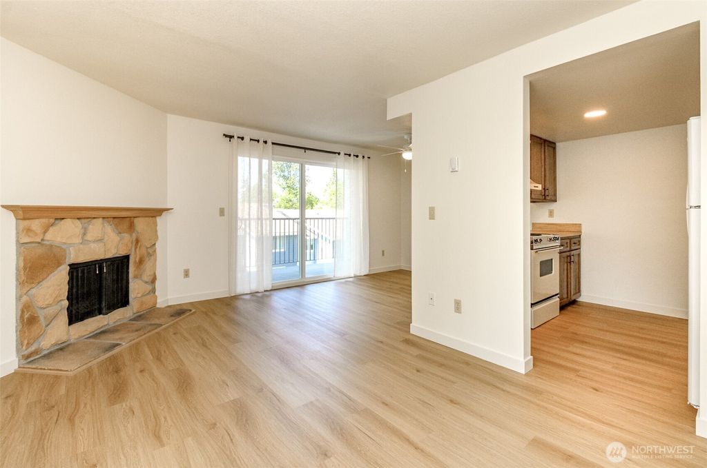 Photo of 2431 S 248th Street #C21, Kent, WA 98032 (MLS # 2525507)